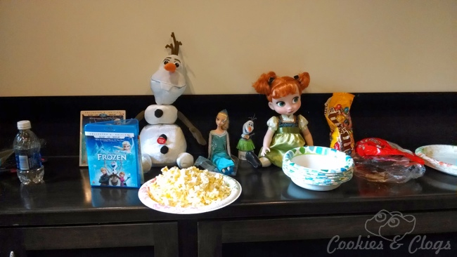 Disney's Frozen DVD / Blu-ray Combo Pack release movie night #DisneyFrozenEvent