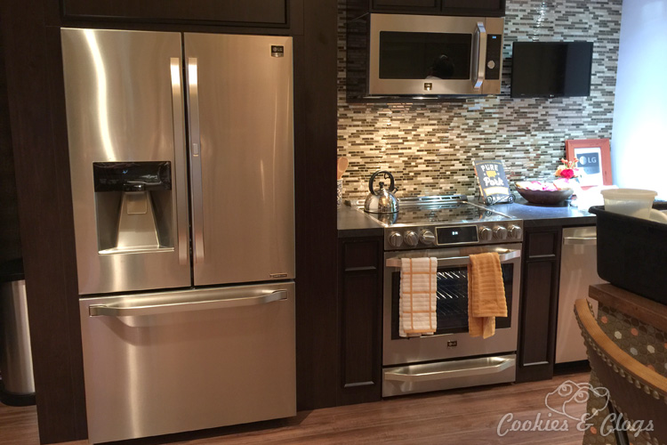 Home | The new LG Studio Line appliances are gorgeous in addition to being high quality. Preview the LG Studio Kitchen Suite set up at the Best Buy Suite at Type A Parent Conference.