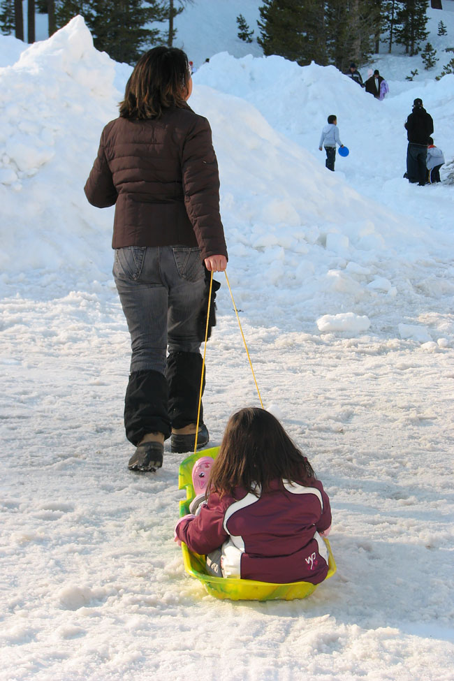 Cookies & Clogs | With temperatures dropping, soon it will be time to play in the snow. Use these expert safety and injury prevention tips for your upcoming travel plans as you enjoy winter activities for families. See tips about skiing with kids, sledding with kids, and frostbit prevention.