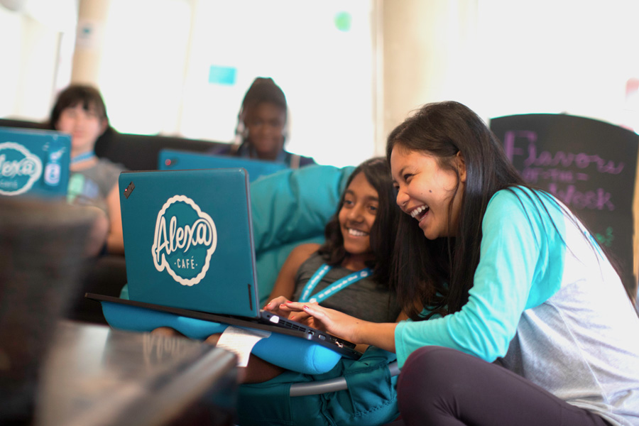 iD Tech STEM Summer Camps courses for girls and boy, ages 7-17, at universities like Stanford and UC Berkeley. Also, see exclusive discount code.