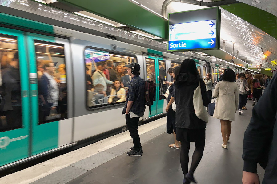 Paris Metro & Bus Public Transportation Guide: Rush hour busy train packed with passengers