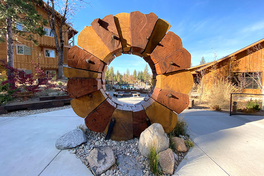 Rush Creek Lodge in Groveland, CA near Yosemite Valley National Park Wooden Sculpture in Center